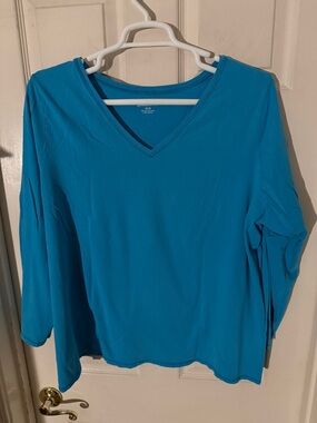 Lane Bryant 26/28 V-Neck Long Sleeve Top in Bright Teal
